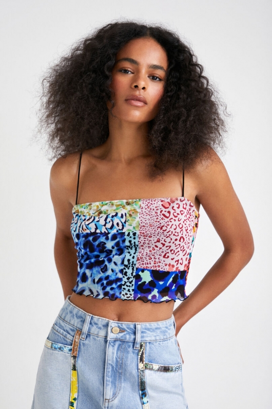 Top scurt multicolor cu imprimeu patchwork