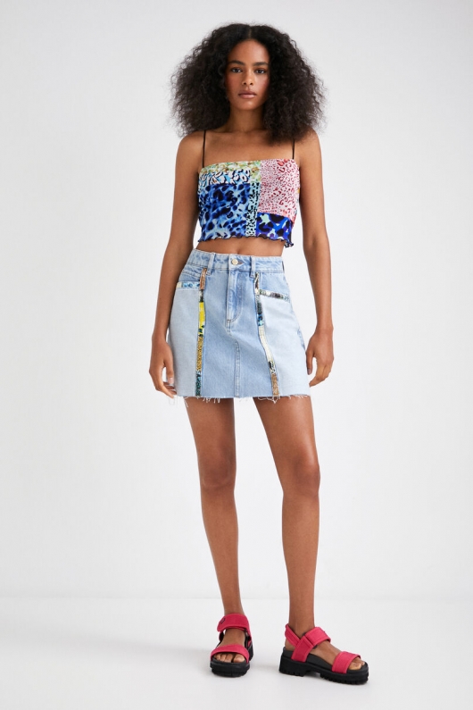 Top scurt multicolor cu imprimeu patchwork
