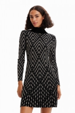 Rochie mini neagră cu print geometric și guler rulat