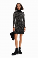 Rochie mini neagră cu print geometric și guler rulat