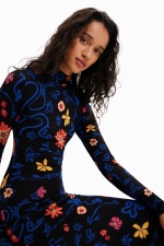 Rochie midi mulată cu print floral și guler înalt