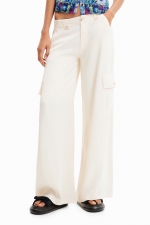 Pantaloni crem satinați cu croială largă