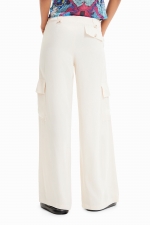 Pantaloni crem satinați cu croială largă