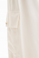 Pantaloni crem satinați cu croială largă