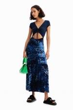 Rochie midi albastră cu imprimeu leopard și decupaj