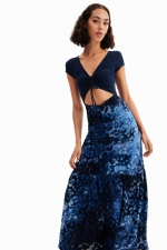 Rochie midi albastră cu imprimeu leopard și decupaj