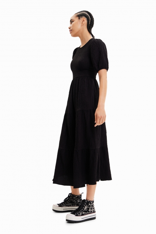 Rochie midi neagră cu mâneci bufante
