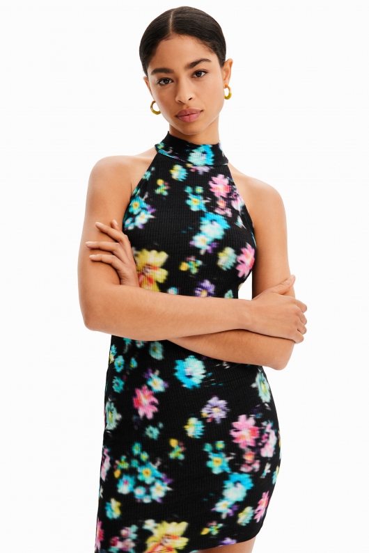 Rochie mini neagră cu print floral și guler halter