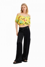 Top galben crop cu imprimeu floral și umeri goi