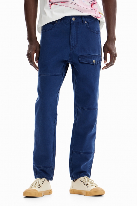 Pantaloni denim albastru închis cu croială relaxată