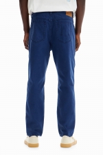 Pantaloni denim albastru închis cu croială relaxată