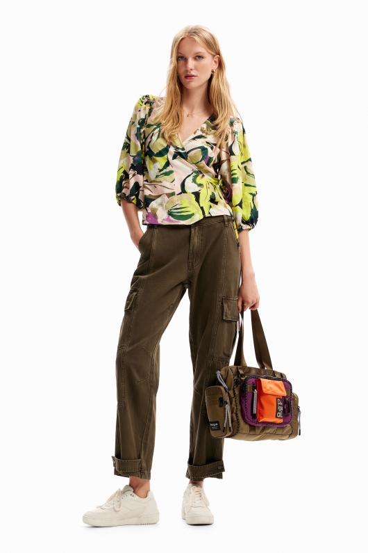 Bluză petrecută cu imprimeu floral multicolor