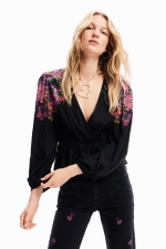 Bluză neagră petrecută cu print floral