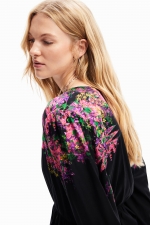 Bluză neagră petrecută cu print floral