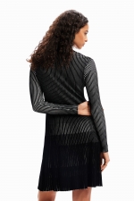 Rochie scurtă neagră plisată cu dungi
