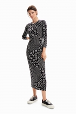 Rochie neagră mulată cu broderie geometrică
