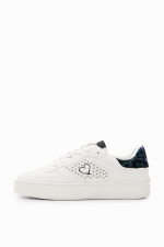 Sneakers cu platformă, ținte și broderie inimă