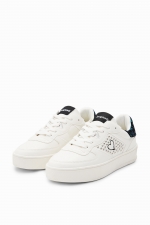 Sneakers cu platformă, ținte și broderie inimă