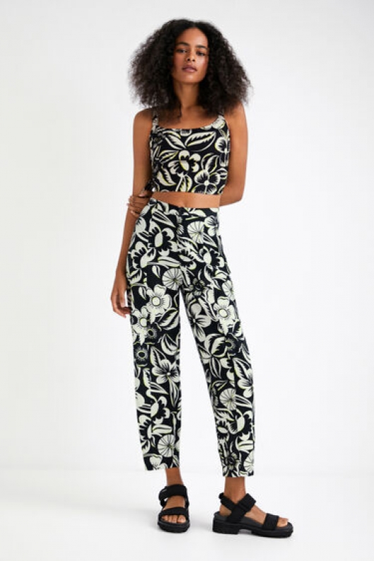 Top crop alb-negru cu imprimeu floral și nod