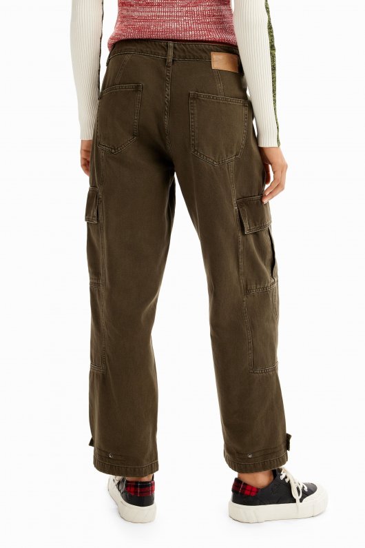 Jeans cargo kaki cu croială dreaptă și buzunare maxi