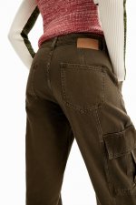 Jeans cargo kaki cu croială dreaptă și buzunare maxi