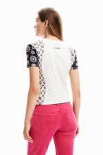 Tricou alb scurt cu imprimeu geometric