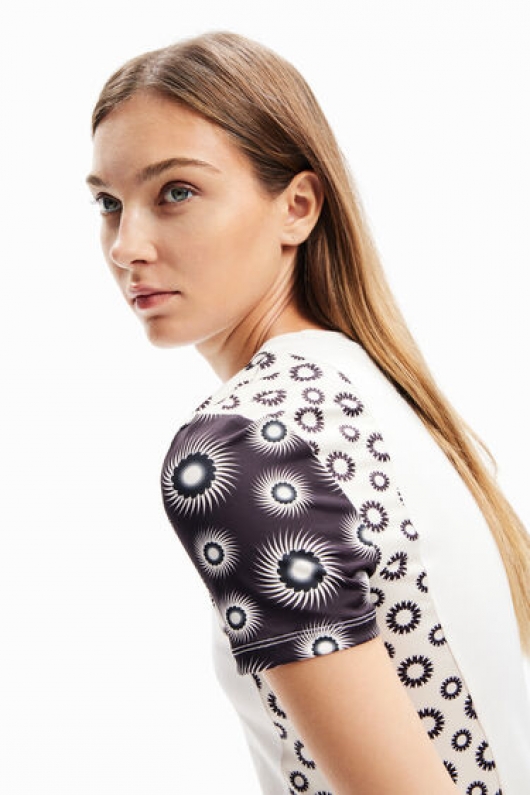 Tricou alb scurt cu imprimeu geometric