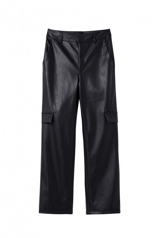Pantaloni cargo negri din piele ecologică