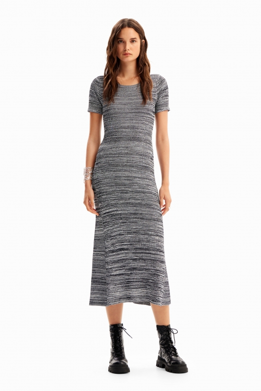 Rochie lungă gri tricot cu efect de dungi