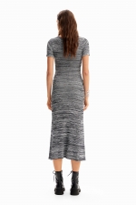 Rochie lungă gri tricot cu efect de dungi