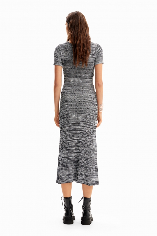 Rochie lungă gri tricot cu efect de dungi