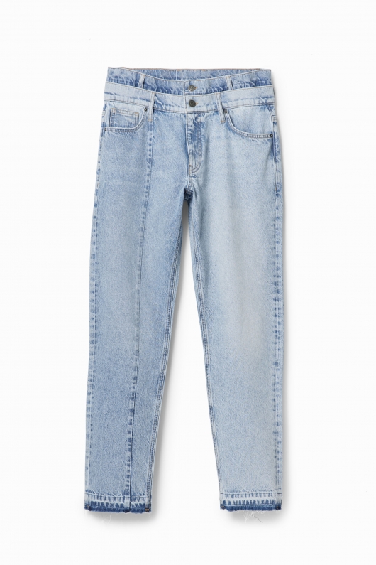 Pantaloni denim albastru carrot-fit cu tiv franjurat