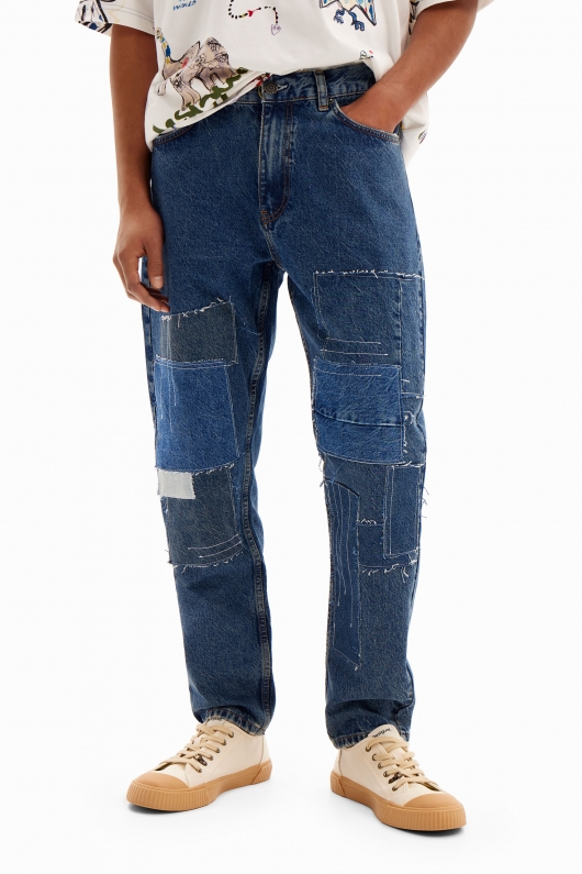 Pantaloni denim albaștri carrot-fit cu tiv franjurat