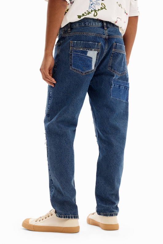 Pantaloni denim albaștri carrot-fit cu tiv franjurat