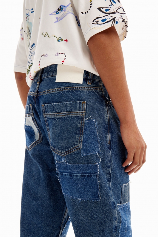 Pantaloni denim albaștri carrot-fit cu tiv franjurat
