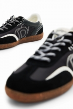 Sneakers retro cu patchwork și detalii brodate