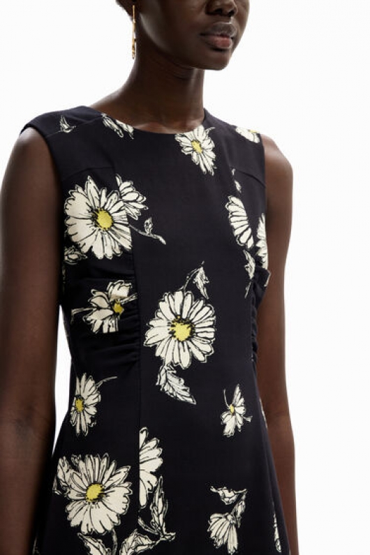 Rochie mini neagră mulată cu margarete