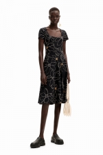 Rochie midi neagră cu imprimeu floral și mâneci scurte