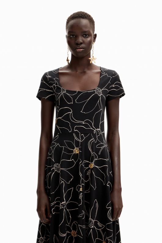 Rochie midi neagră cu imprimeu floral și mâneci scurte