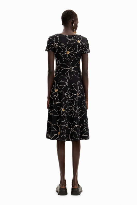 Rochie midi neagră cu imprimeu floral și mâneci scurte