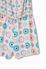 Salopetă scurtă cu print geometric și talie reglabilă