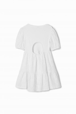 Rochie albă scurtă cu broderie și mâneci bufante