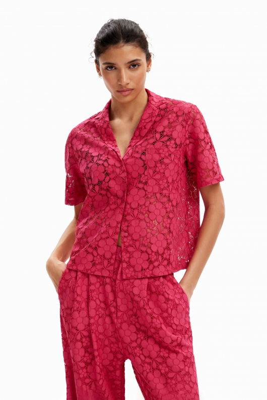 Cămașă fucsia din dantelă florală cu nasturi