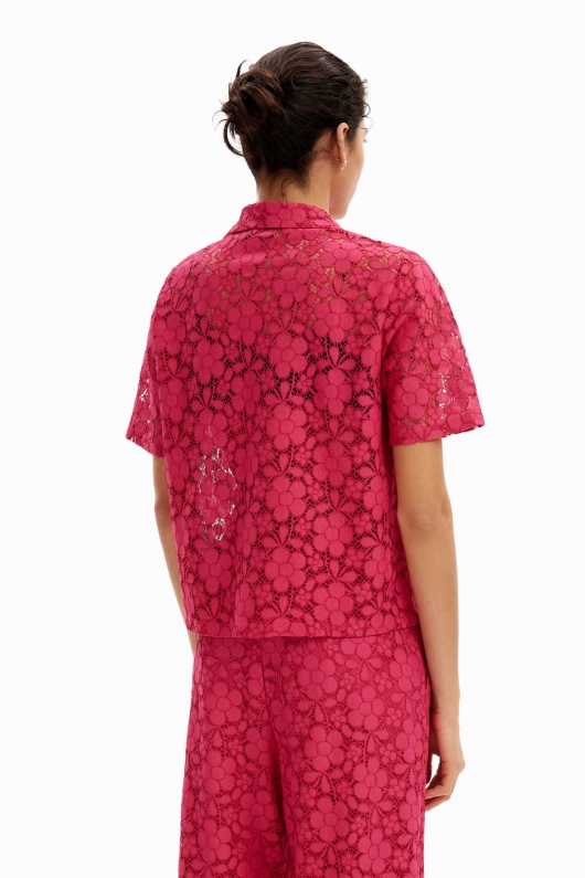 Cămașă fucsia din dantelă florală cu nasturi