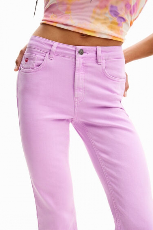 Pantaloni denim lila skinny evazați satinati