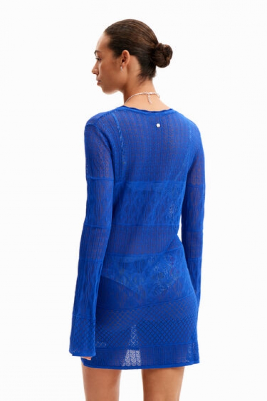 Rochie scurtă albastră tricot cu decupaje geometrice