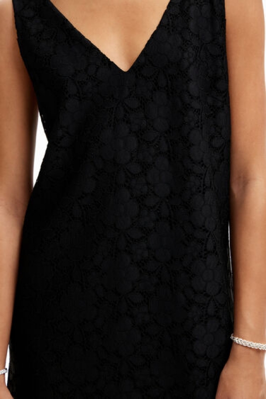 Rochie mini neagră din dantelă florală