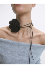 Colier choker negru cu pandantiv floral