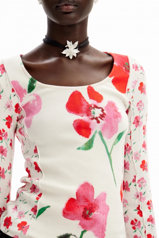 Bluză albă mulată cu imprimeu floral