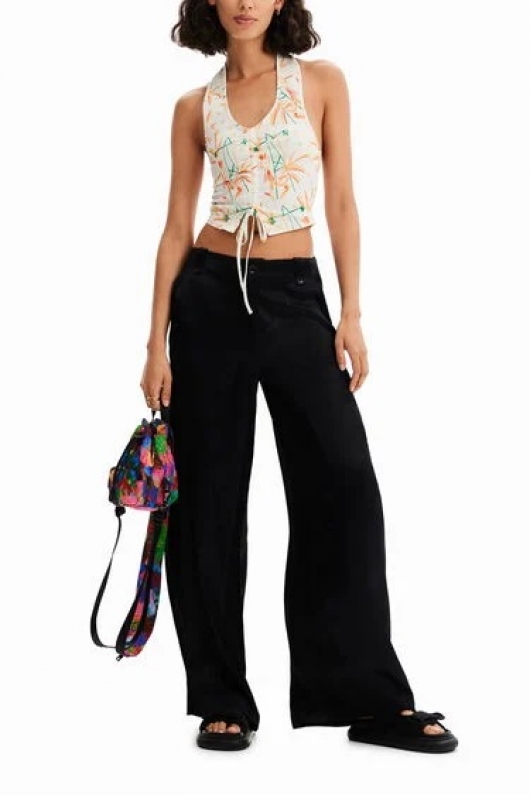 Top cropped alb cu imprimeu floral și spate gol